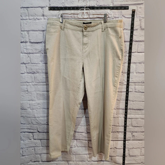 Roz & Ali Denim - Roz & Ali tan pants with mid-rise fit and decor on back pockets Size 20 Average